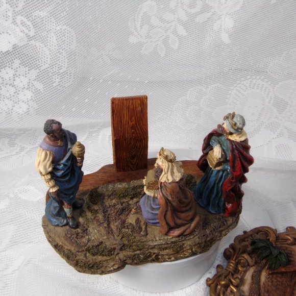 Christmas Ceramic Nativity Mary Joseph Jesus and the three king's TWO Piece. - Picture 15 of 16
